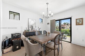 4518 E Aqua Bella Ln in Davie, FL - Building Photo - Building Photo