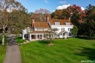 198 Hemlock Hill Rd in New Canaan, CT - Building Photo