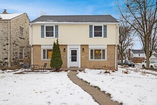 5873 N Santa Monica Blvd in Whitefish Bay, WI - Building Photo