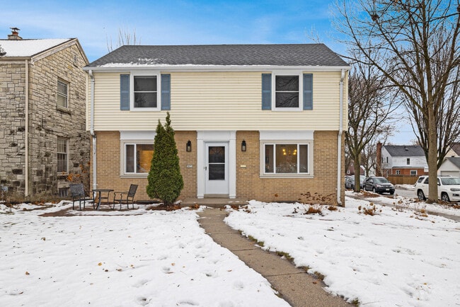 property at 5873 N Santa Monica Blvd