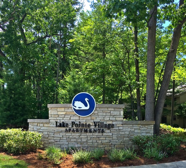 Lake Pointe Village photo'