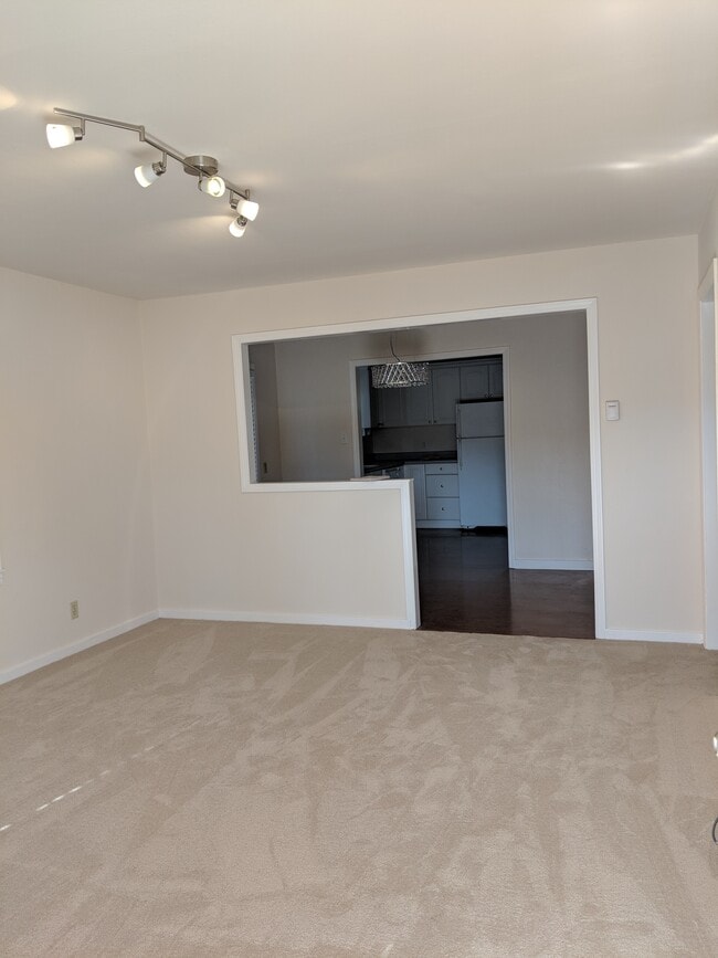 127 Beresford Ave in Redwood City, CA - Building Photo - Building Photo