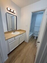 812 Jefferson Ave in Cleveland, TX - Foto de edificio - Building Photo