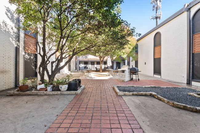 Anderson Flats Apartments in Austin, TX - Building Photo - Building Photo