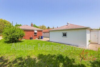 9113 Outlook Dr in Brooklyn, OH - Building Photo - Building Photo