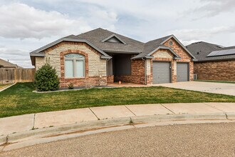 208 Berkshire Ave in Wolfforth, TX - Building Photo - Building Photo