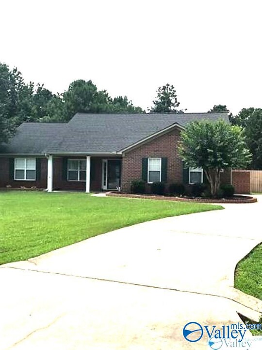 241 Turtle Creek Dr in Huntsville, AL - Building Photo