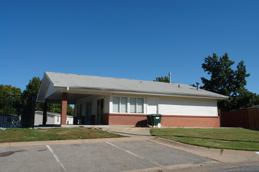 The Towneship at Clifton in Wichita, KS - Building Photo