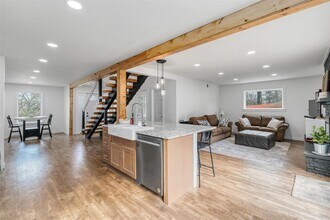 1030 W Five Mile Pky in Dallas, TX - Building Photo - Building Photo