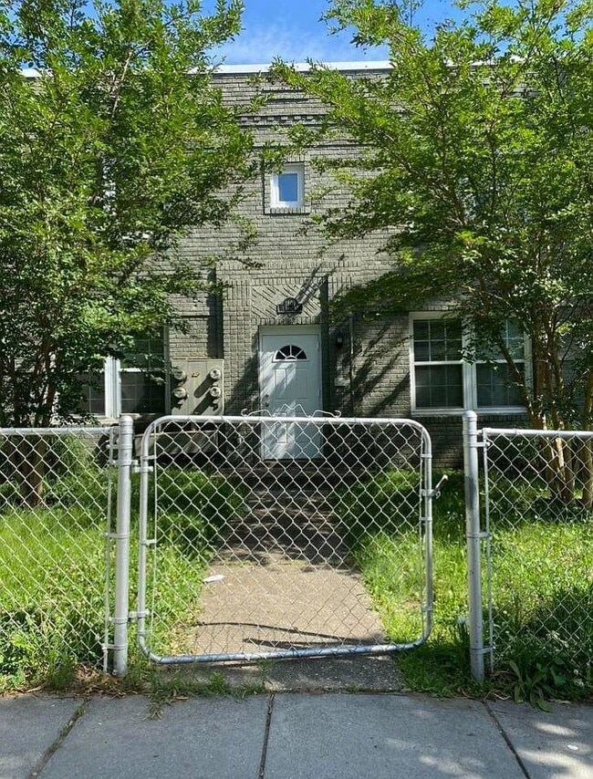 property at 1809 I St NE