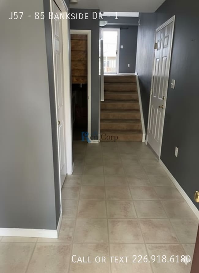 85-J85 Bankside Dr in Kitchener, ON - Building Photo - Building Photo