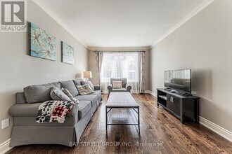 2191 Dunvegan Ave in Oakville, ON - Building Photo - Building Photo