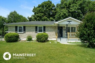 8300 Pandorea Dr in Louisville, KY - Building Photo