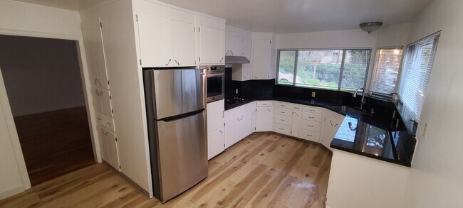 7611 Bodega Ave in Sebastopol, CA - Building Photo - Building Photo
