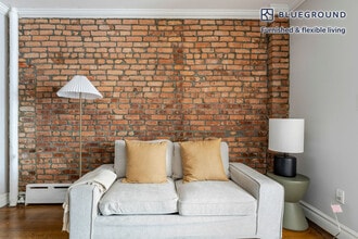 1373 1st Ave in New York, NY - Building Photo - Building Photo