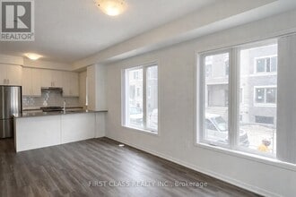151 Honeycrisp Cres in Vaughan, ON - Building Photo - Building Photo