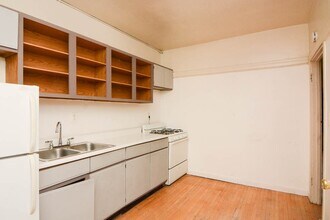 730 W Roscoe St, Unit A05C in Chicago, IL - Foto de edificio - Building Photo