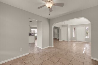 8818 Iron Springs Dr in Houston, TX - Building Photo - Building Photo