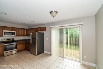 8125 Cahoon Dr W in Jacksonville, FL - Building Photo - Building Photo