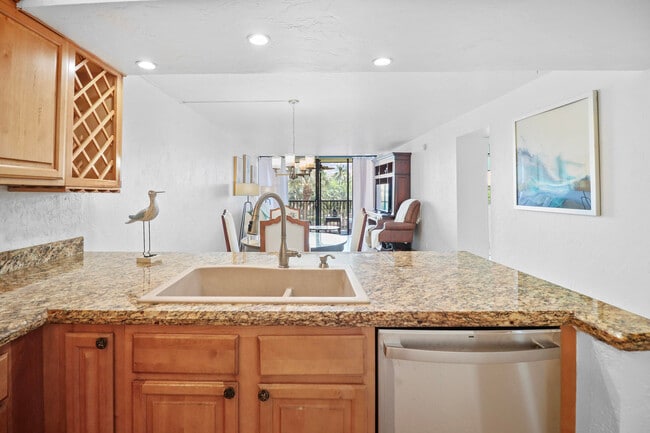 13 Royal Palm Way in Boca Raton, FL - Building Photo - Building Photo