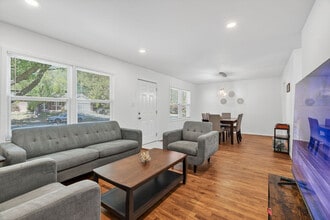 1415 Lindsay Ln in Florissant, MO - Building Photo - Building Photo