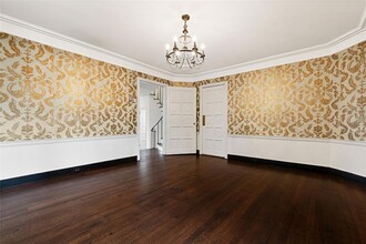 6 Fox Meadow Rd in Scarsdale, NY - Building Photo - Building Photo