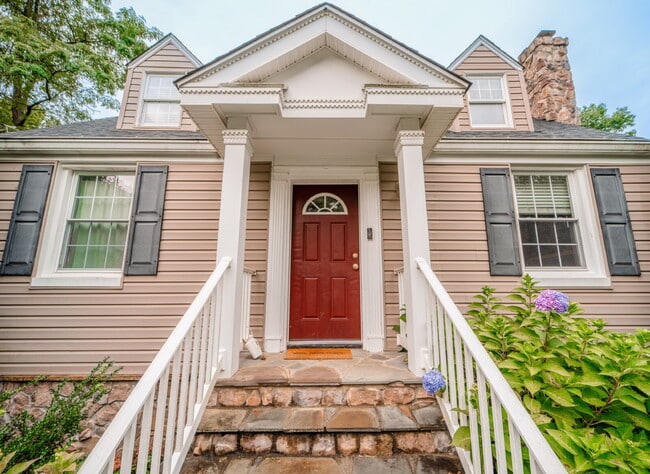 property at 2900 Monroe Pl