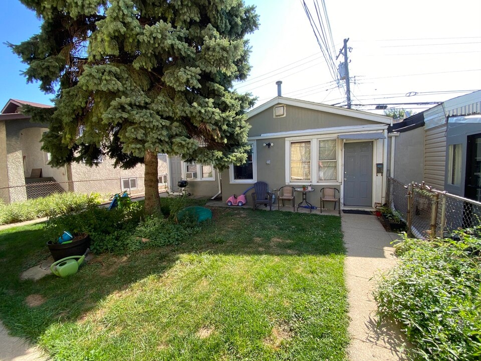 3813 N Bernard St, Unit Apt Rear in Chicago, IL - Foto de edificio