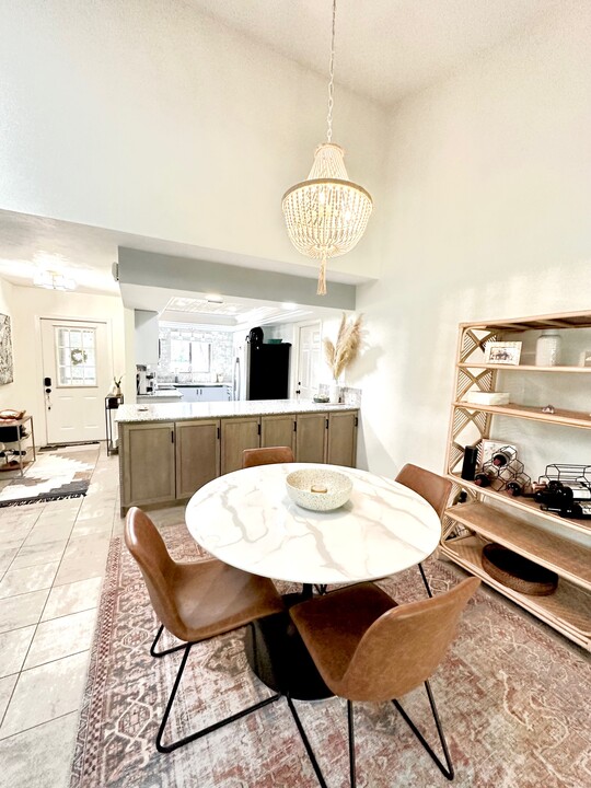 6040 Huntington Woods Dr in Naples, FL - Building Photo