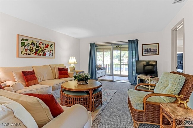 300 Valley Stream Dr in Naples, FL - Building Photo - Building Photo