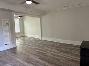 806 2nd St, Unit 806 1/2 Unit B in Belton, MO - Foto de edificio - Building Photo