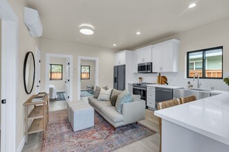 1218 Janey Way in Sacramento, CA - Building Photo - Interior Photo