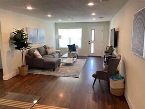 1406 Brentwood St in Austin, TX - Building Photo - Building Photo