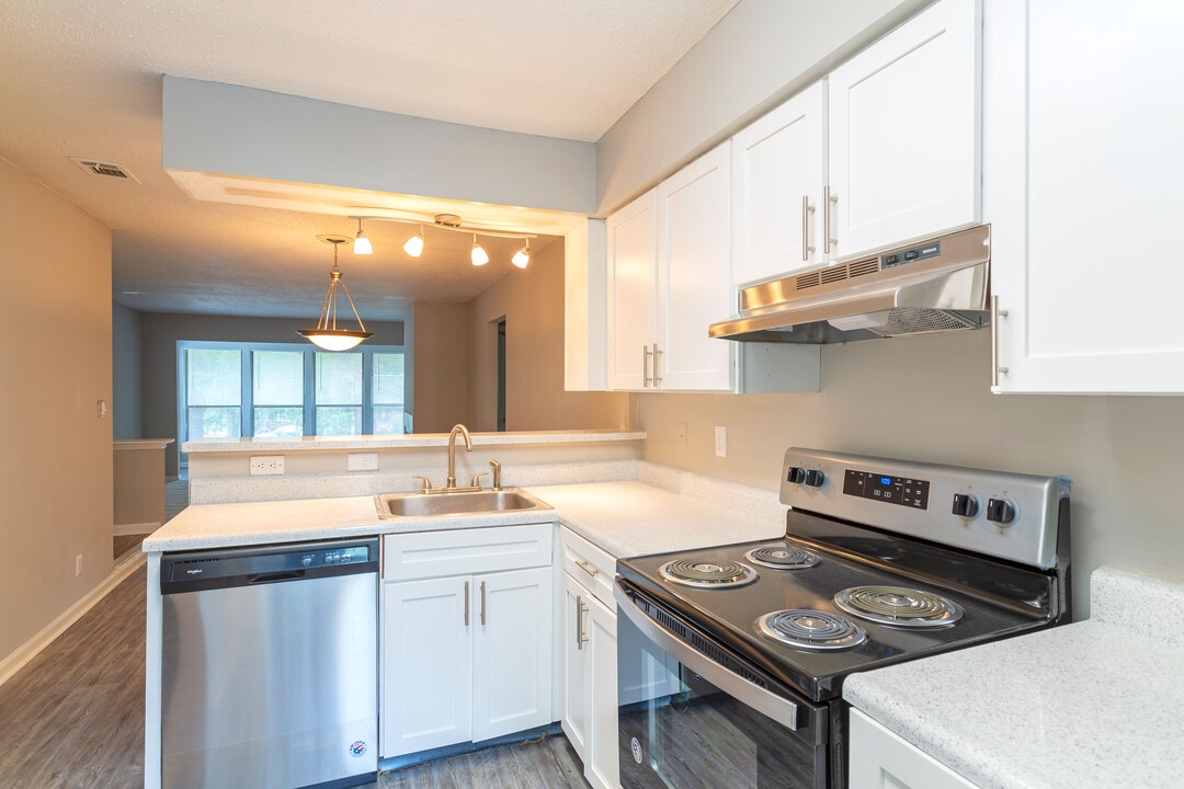 West Wind Landing Apartments & Townhomes in Savannah, GA - Building Photo
