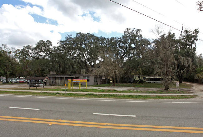 9915 E US Highway 92 in Tampa, FL - Foto de edificio - Building Photo