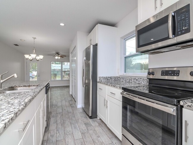 6235 S Adelia Ave in Tampa, FL - Building Photo - Building Photo