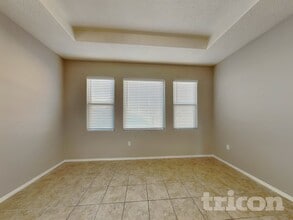 1811 Camino Cancun in Los Lunas, NM - Foto de edificio - Building Photo