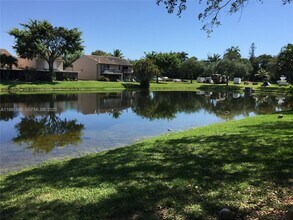 5176 S University Dr in Davie, FL - Building Photo - Building Photo