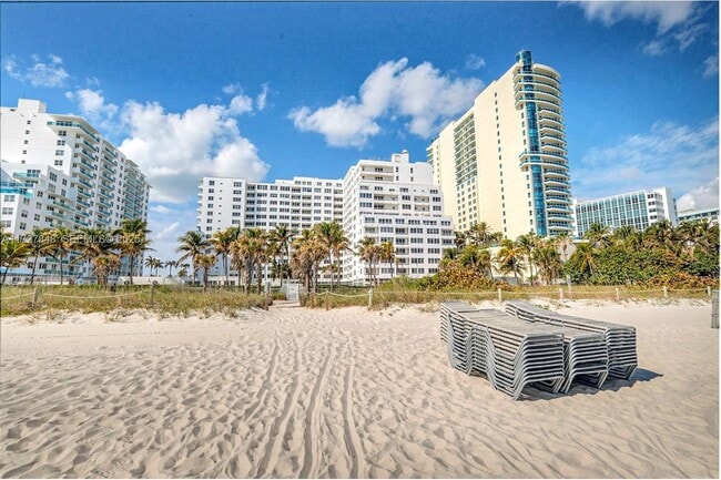 5005 Collins Ave in Miami Beach, FL - Building Photo - Building Photo