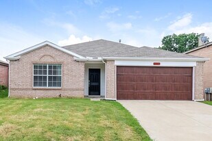 3317 Bentgate Ct in Denton, TX - Building Photo