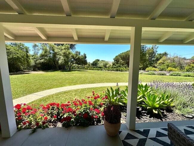 450 Santa Rosa Ln in Montecito, CA - Building Photo - Building Photo