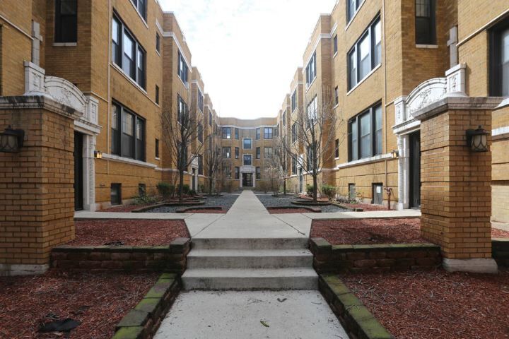 724 W Barry in Chicago, IL - Building Photo