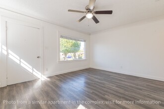 5310 S Van Ness Ave in Los Angeles, CA - Foto de edificio - Building Photo