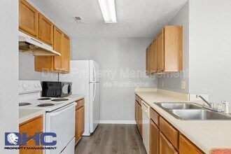 5876 Strathmoor Manor Cir in Lithonia, GA - Building Photo - Building Photo