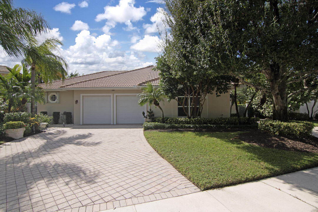 2771 Twin Oaks Way in Wellington, FL - Building Photo