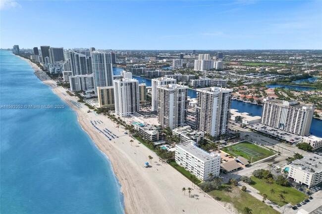 1600 S Ocean Dr in Hollywood, FL - Foto de edificio - Building Photo