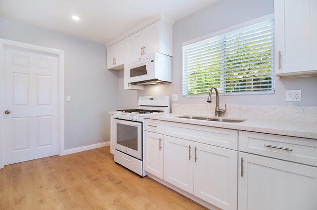 2253-2257 Olive Ave in Long Beach, CA - Building Photo - Building Photo