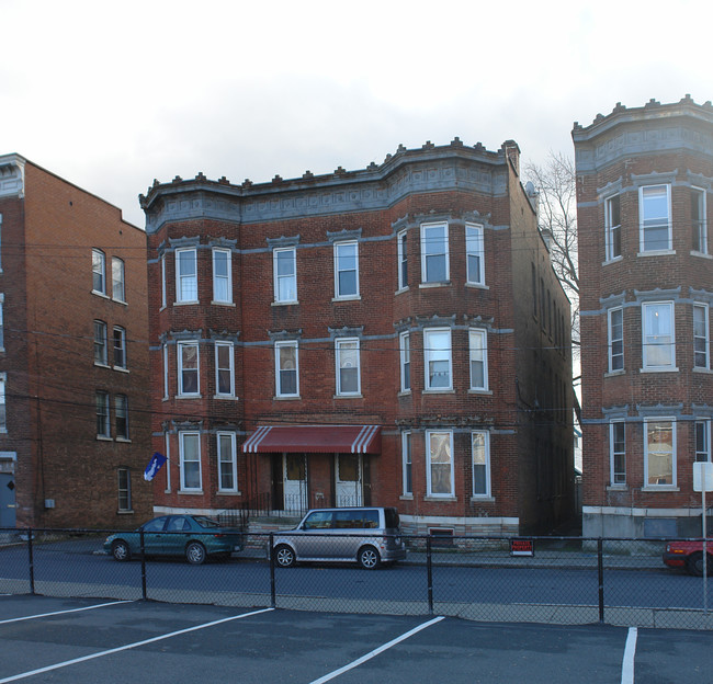 26 Hart St in Cohoes, NY - Building Photo - Building Photo