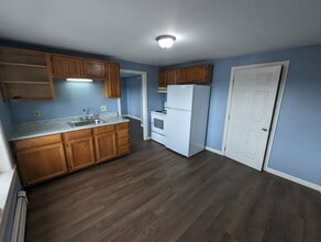 130 Jackson St, Unit 4 in Sanford, ME - Building Photo - Building Photo