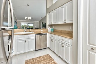 9200 Highland Woods Blvd in Bonita Springs, FL - Building Photo - Building Photo